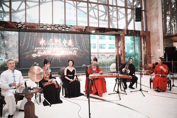 成都市文聯(lián)黨組書(shū)記楊曉陽(yáng) 為世界文化名城建設(shè)持續(xù)貢獻(xiàn)文藝力量